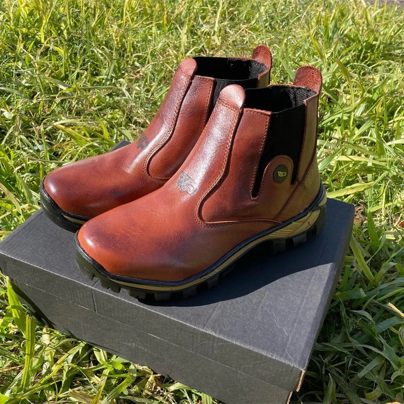 Bota Adventure em Couro Legítimo e Palmilha Ortopédica +BRINDES: Chapéu, Cinto, Carteira e Copo